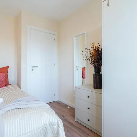 Fantastic Contemporary Flat W/ Balcony Oporto
