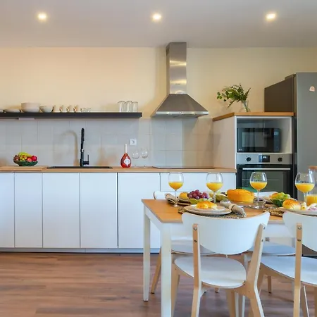 Fantastic Contemporary Flat W/ Balcony * Porto