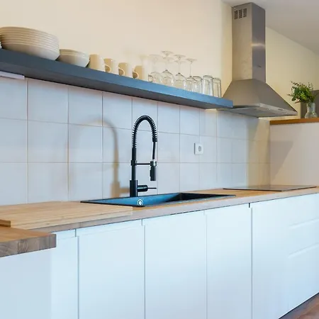 Apartment Fantastic Contemporary Flat W/ Balcony