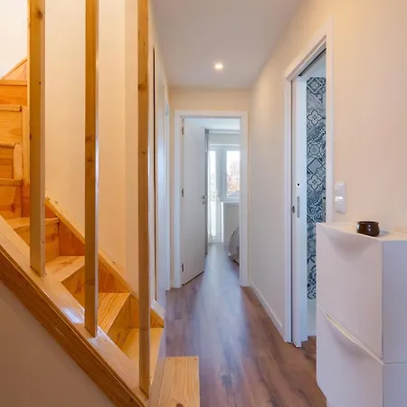 Fantastic Contemporary Flat W/ Balcony