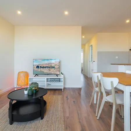 Fantastic Contemporary Flat W/ Balcony Apartment *