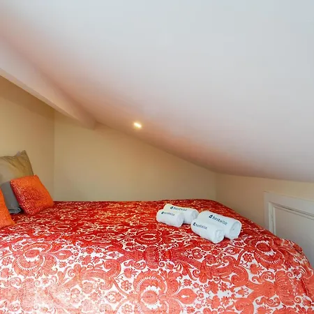 Fantastic Contemporary Flat W/ Balcony *